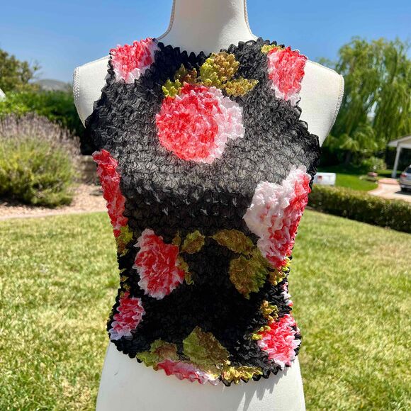 Vintage Popcorn Crinkle Top by Passport Black Red Roses Floral Womens One Size - Picture 4 of 4